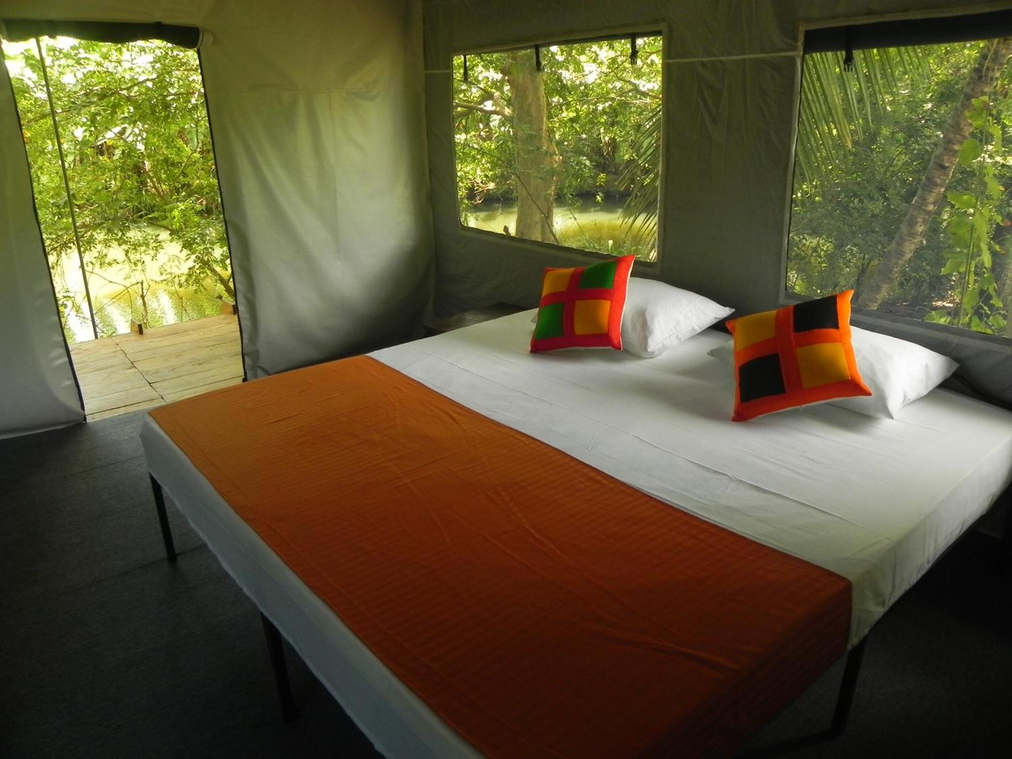 Luxury tent Makulu Safari Camping