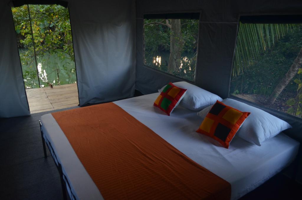 Luxury tent Makulu Safari Camping
