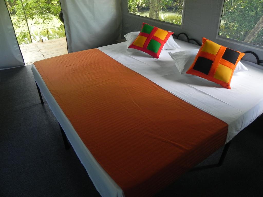 Makulu Safari Camping Luxury tent Udawalawe